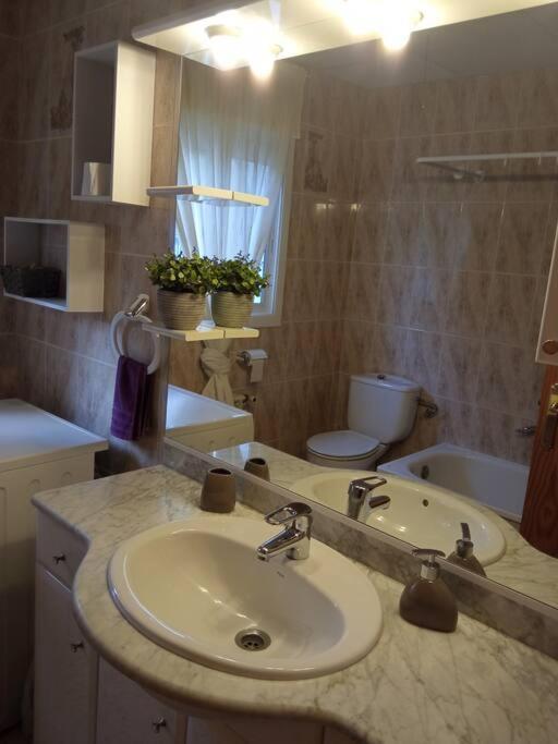 Apartamento-Casa Turistica L'Espigol سانت ليورينس دو موريونيز المظهر الخارجي الصورة